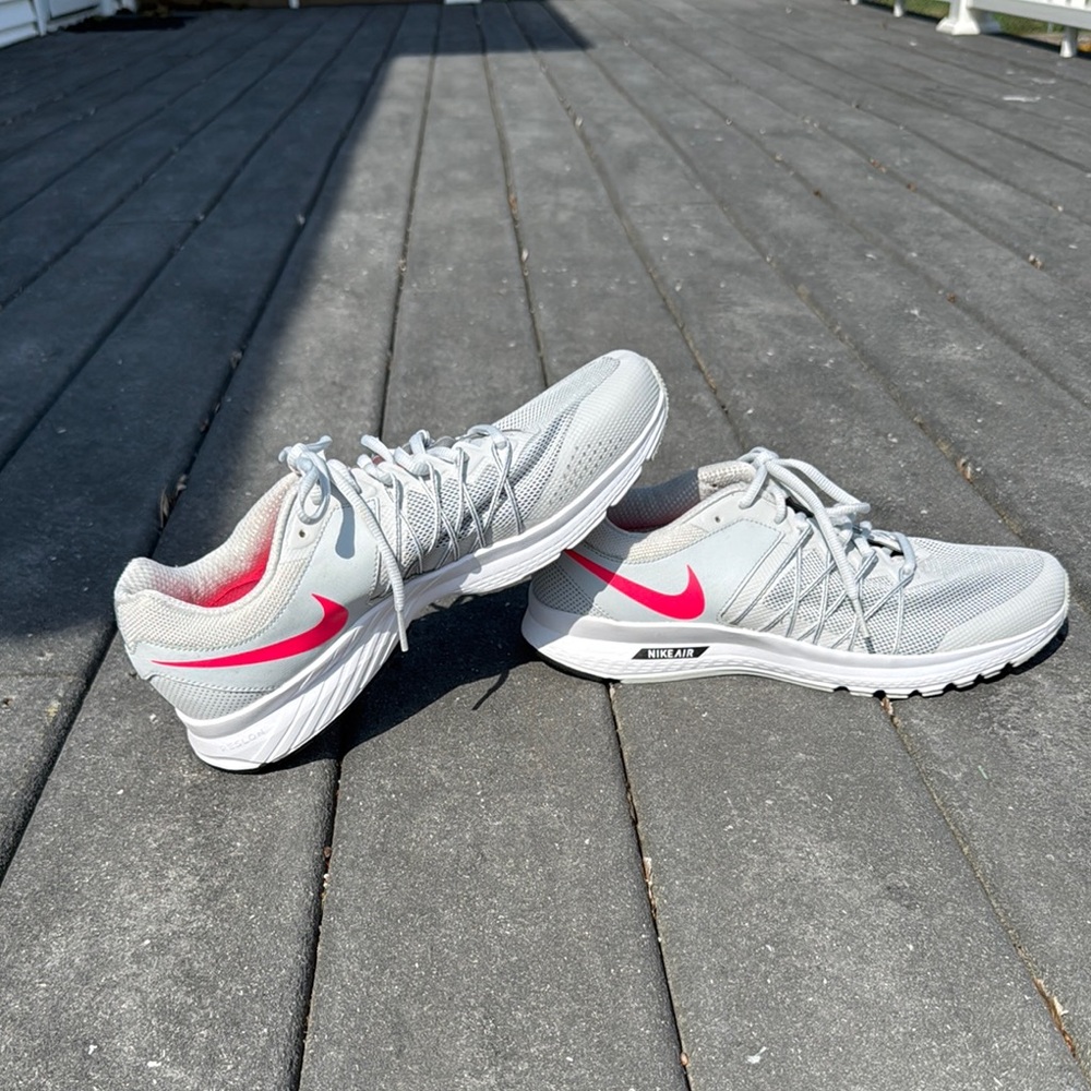 Women’s Nike Air Relentless 6 New Without Tags (NWOT) in Gray and Pink Size 11